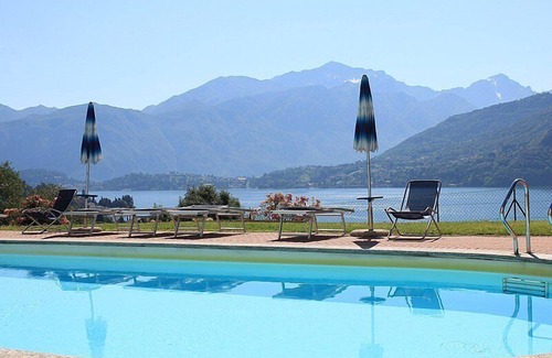 Azzano House | Casa Panorama Otto: A bright and cheerful apartment situated at a short distance from the shores of Lake Como, with Free WI-FI.