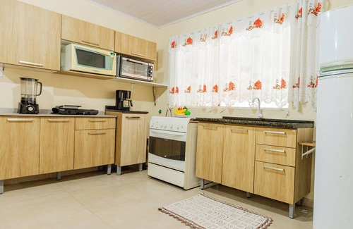 Nossa Senhora da Paz Apartment | Casa para até 10 pessoas com churrasqueira QF1846