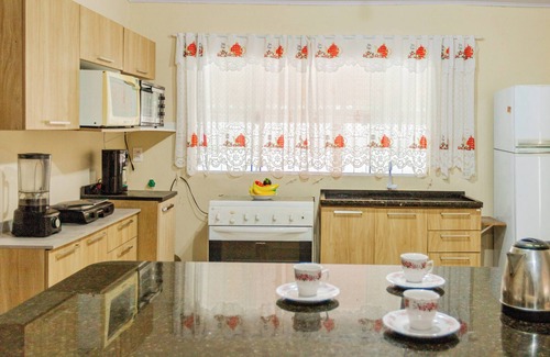 Nossa Senhora da Paz Apartment | Casa para até 10 pessoas com churrasqueira QF1846