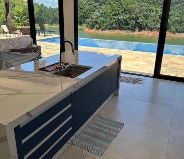 Igarata House | Casa Pe na Agua Represa Igarata Piscina Climatizada