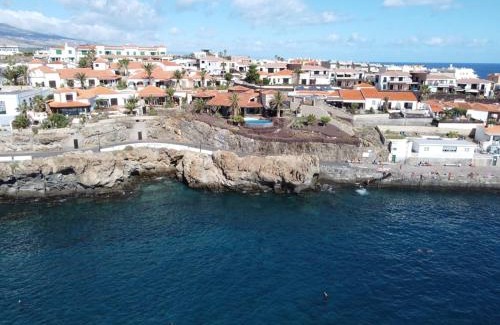 Poris de Abona Villa | Casa Platano - Private pool - Ocean View - BBQ - Garden - Terrace - Free Wifi - Child & Pet-Friendly - 4 bedrooms - 8 people
