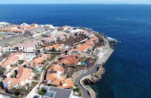 Poris de Abona Villa | Casa Platano - Private pool - Ocean View - BBQ - Garden - Terrace - Free Wifi - Child & Pet-Friendly - 4 bedrooms - 8 people