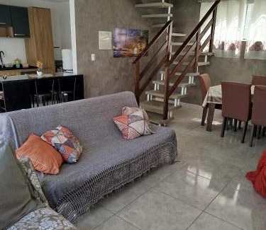 Alto Ribeirao Leste House | Casa próximo a Praia Morro das Pedras e Aeroporto