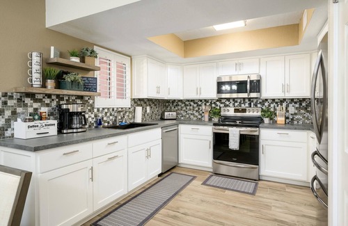 Paradise Valley Village Condo | CASA PRIMO - Anasazi- Updated Penthouse with Views of the Mountains