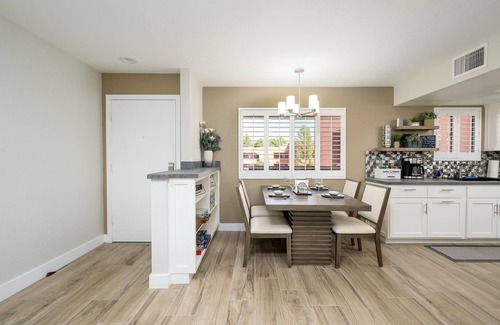Paradise Valley Village Condo | CASA PRIMO - Anasazi- Updated Penthouse with Views of the Mountains