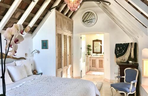 San Ambrosio Ski Chalet | CASA PUERTA AZUL Absolutely the Best of Vejer! Casas Vejer Debra