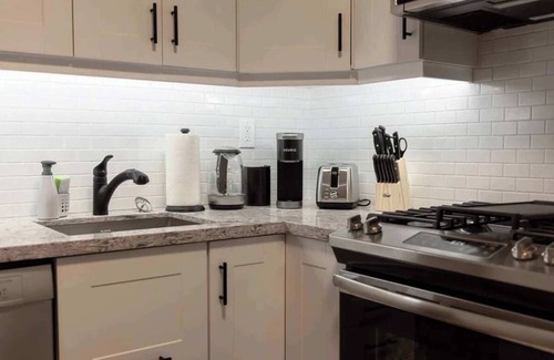 Leslieville Apartment | Casa Queen East - Modern 2BR Suite