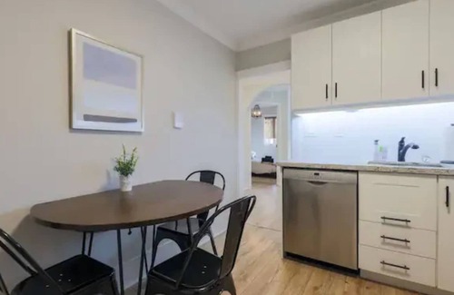 Leslieville Apartment | Casa Queen East - Modern 2BR Suite