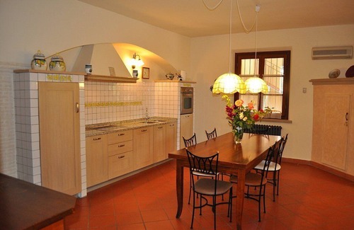 Iano House | Casa Raissa D: A characteristic and welcoming apartment that is part of a villa immersed in a splendid landscape, in a lovely little hamlet, with Free WI-FI.