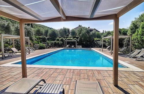 Iano House | Casa Raissa D: A characteristic and welcoming apartment that is part of a villa immersed in a splendid landscape, in a lovely little hamlet, with Free WI-FI.