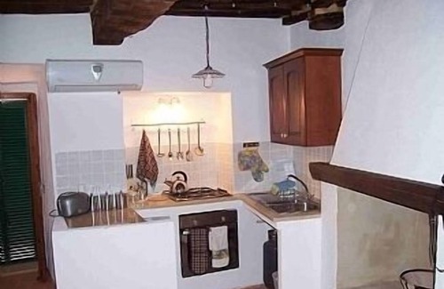Pereta Apartment | Casa Romantica with balcony in stunning medieval village, short drive to beach
