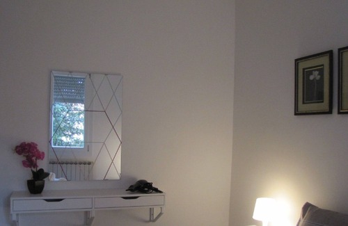 Marghera Apartment | Casa Rosa # Direct bus to Venice #free street parking # Smart TV