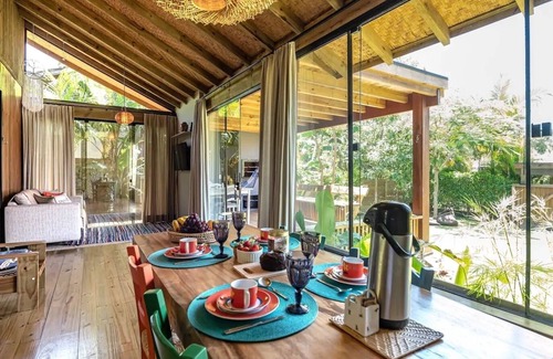 Praia do Rosa House | Casa Rosa Waves, a Balinese inspired retreat, secure gated community, king bed