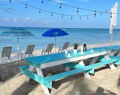 Mano Juan Hotel | Casa rosada beach front