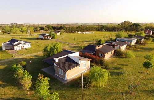Ramallo House | Casa rural cerca del arroyo y el río Paraná