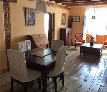 Campo de Cuellar House | Casa rural Laguna Herrera