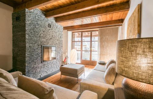 Casarilh House | Casa Salient by Totiaran