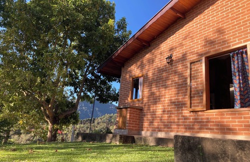 Sao Bento do Sapucai Cottage | Casa Sambento - Cozy Refuge at the Foot of Pedra do Baú