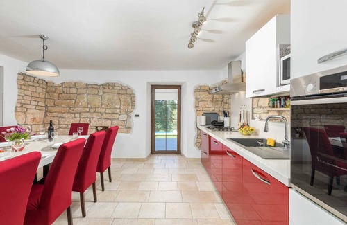 Tinjan Villa | Casa Serena – Your Istrian Paradise with Pool, Jacuzzi & Playground