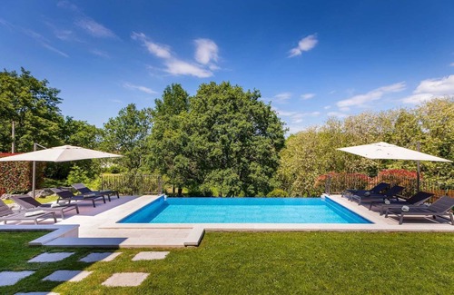 Tinjan Villa | Casa Serena – Your Istrian Paradise with Pool, Jacuzzi & Playground
