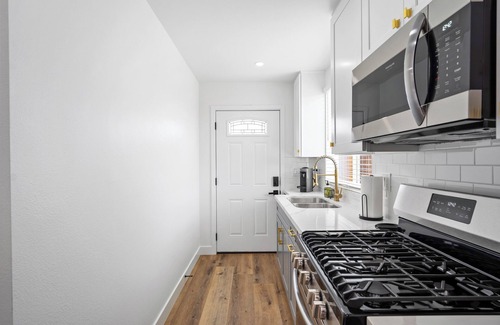 Oxnard House | Casa Serene w/private patio; pet-friendly. 9-min drive to beach.