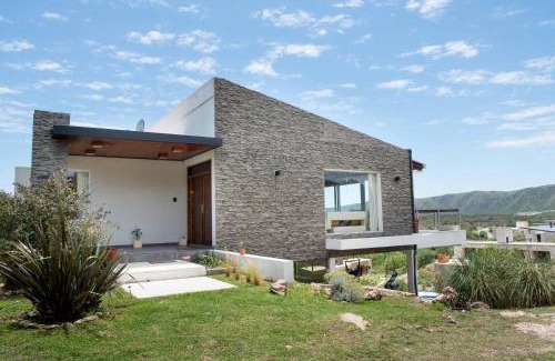 Yocsina Ski Chalet | Casa Soñada reserva natural piletas & vistas Carlos Paz