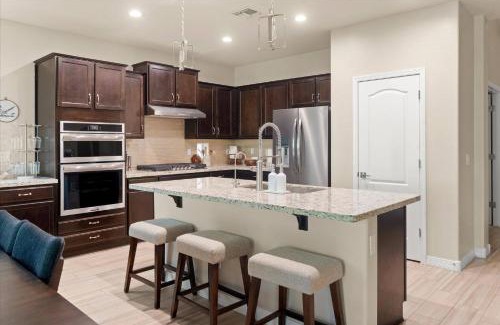 San Tan Valley House | Casa Solana: Poolside Luxury