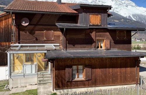 Surrein Ski Chalet | Casa Steilalva - grosszügiges Chalet für erholsamen Familienurlaub