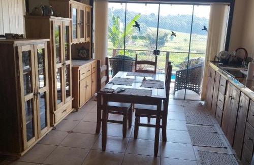 Pomerode House | Casa suíça luxo-suite nr2- para 4 pessoas