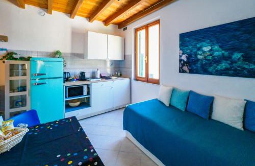 Vernazza Apartment | Casa Teresa with AC and Balcony