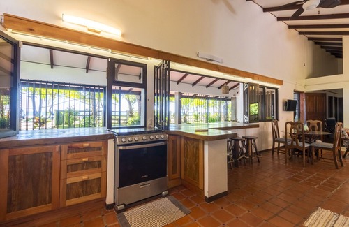 Esterillos Oeste House | Casa Tortuga - Beautiful Spacious Beachfront House