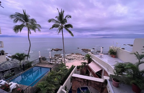 South Shore Hotel Area Villa | Casa Tres Vidas - Beachfront Villa on Playa Conchas Chinas