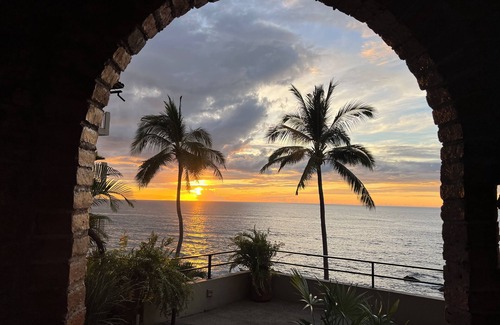 South Shore Hotel Area Villa | Casa Tres Vidas - Beachfront Villa on Playa Conchas Chinas