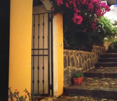 Ustica House | Casa Tufo
