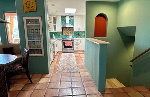 Northeast Santa Fe House | Casa Turquesa: Walk to Plaza, best mountain views close to Community Center