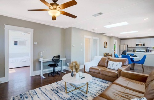 Golden Hill House | Casa Urbana -3BR- Modern Retreat