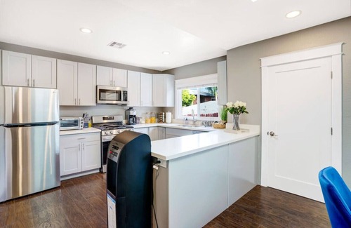 Golden Hill House | Casa Urbana -3BR- Modern Retreat