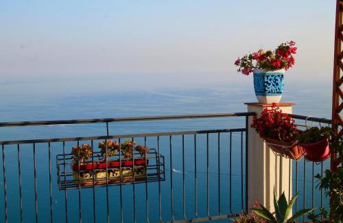 Raito Apartment | Casa vacanze ' TRA CIELO E MARE '