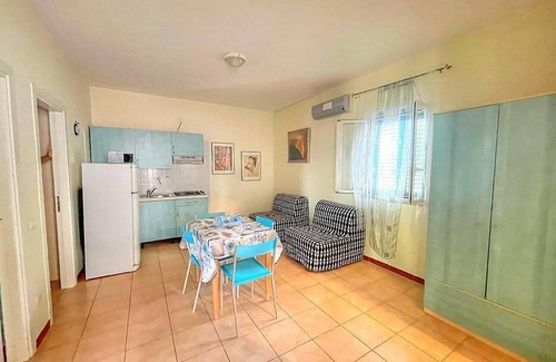 Defensola House | Casa Vea B: A welcoming apartment situated at a short distance from the beach, with Free WI-FI.