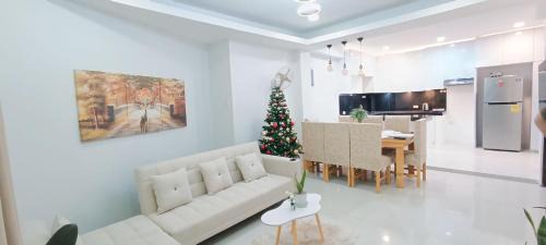 Cabuyao House | Casa Viana - Modern House Upto 300mbps Wi-fi with Netflix, FREE Parking