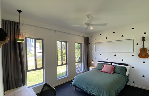 Reedy Creek House | CASA VISTA* Sleeps 10, Superb Views, Pool & Office