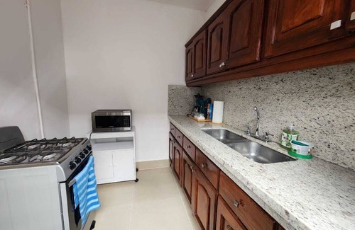 Granada House | Casa Yemaya|1 Block from La Calzada |3BD |Sleeps 6 people|Parking