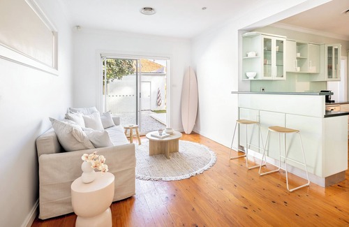 Adelaide House | Casabā - Luxe 3-Bedroom Beach House (75m to the beach)