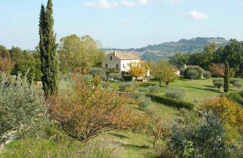 Santa Vittoria in Matenano Villa | Casale Oliva in a landscape of oaks, olive e cherry trees