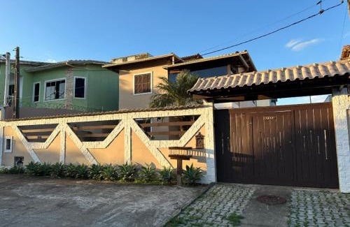 Rio das Ostras House | Casarão com quintal na quadra da praia | ROCM1217