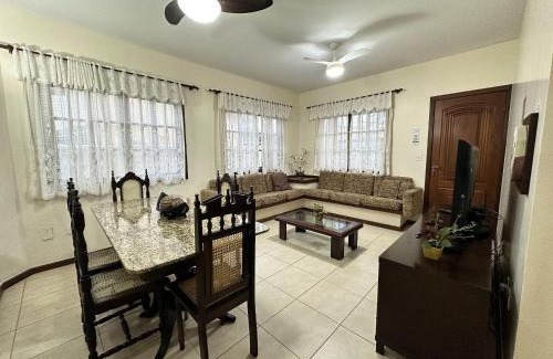 Rio das Ostras House | Casarão com quintal na quadra da praia | ROCM1217