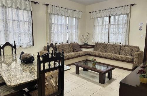Rio das Ostras House | Casarão com quintal na quadra da praia | ROCM1217