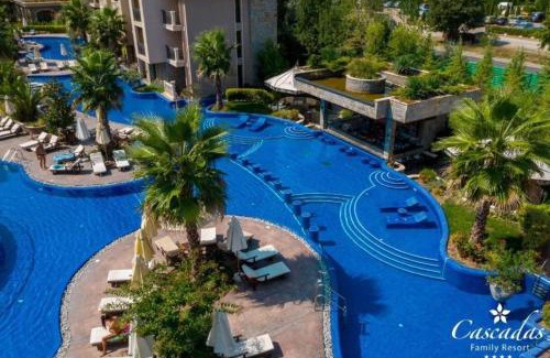 Chaika Apartment | Cascadas Family Resort apartment pool view