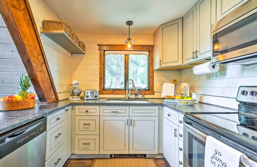 Cascade Cabin | Cascade A-Frame Cabin w/Lake Views!