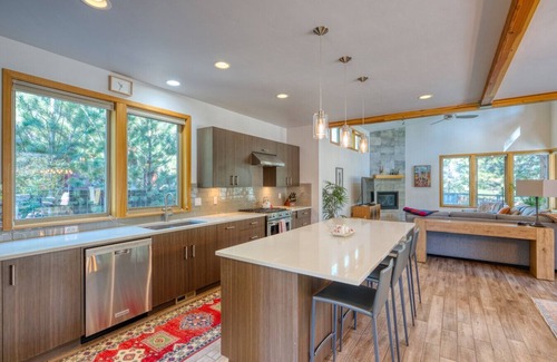 Westbrook Meadows Apartment | Cascade Crest-Family Friendly Home, Hot Tub, Private Yard